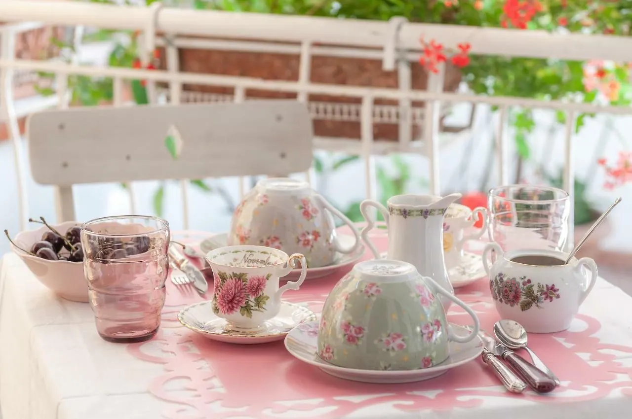 Tre Civette Sul Como Bed & Breakfast Marina di Massa