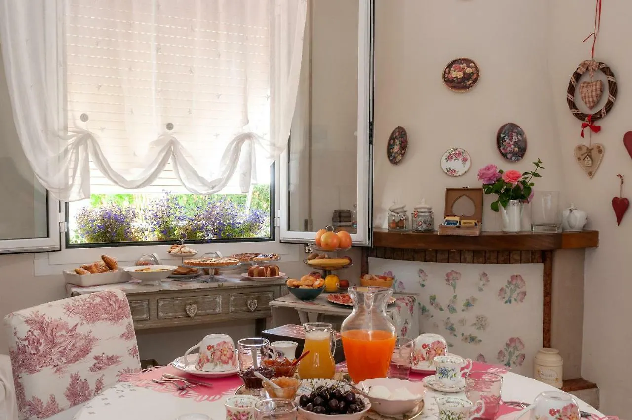 Tre Civette Sul Como Bed & Breakfast Marina di Massa