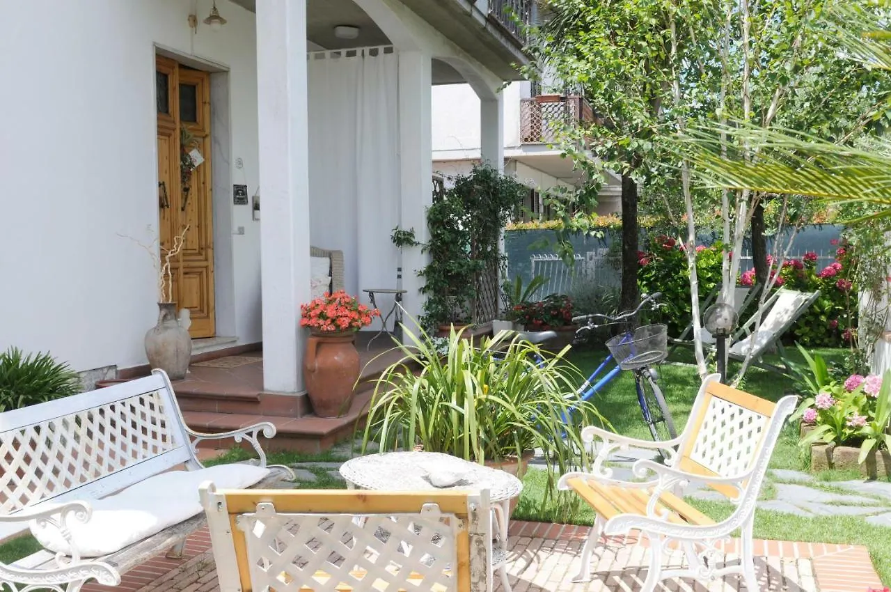 Tre Civette Sul Como Bed & Breakfast Marina di Massa
