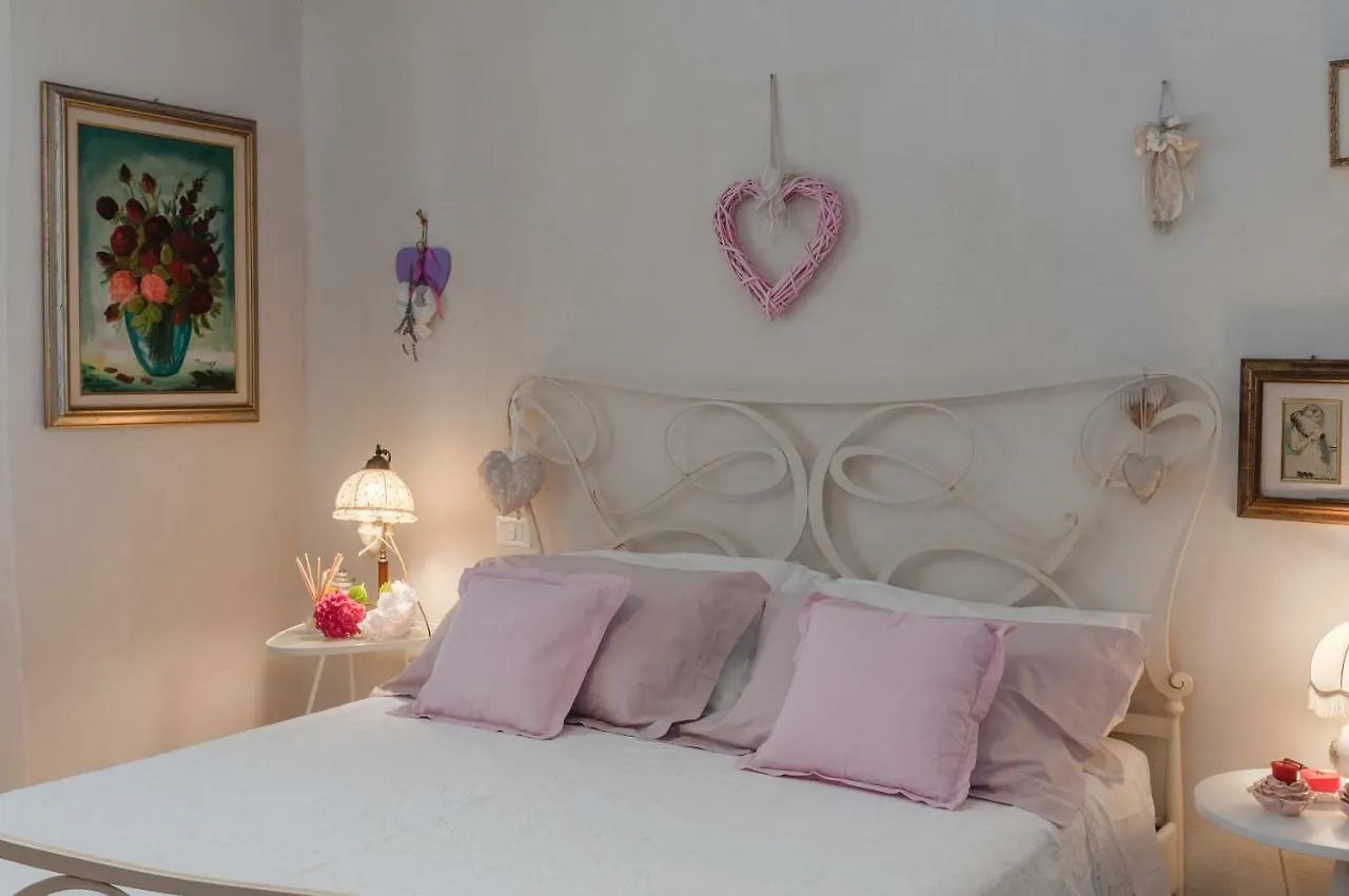 Tre Civette Sul Como Bed & Breakfast Marina di Massa 0*,  Italy