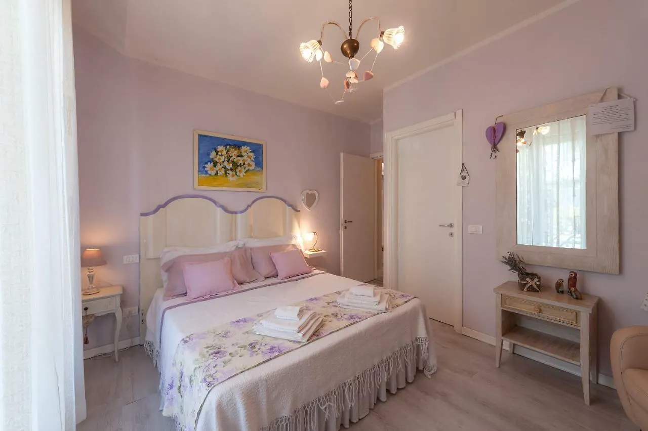 Tre Civette Sul Como Bed & Breakfast Marina di Massa