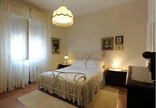 Tre Civette Sul Como Bed & Breakfast Marina di Massa 0*,  Italy