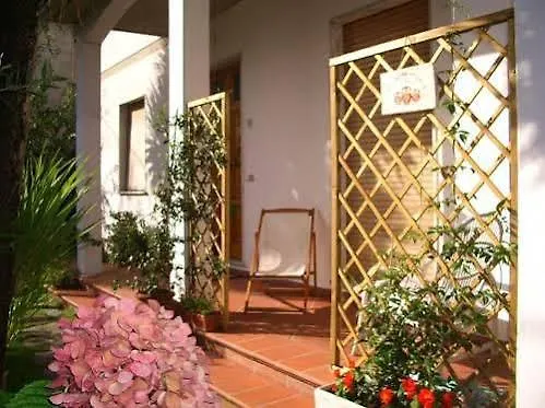 Tre Civette Sul Como Bed & Breakfast Marina di Massa