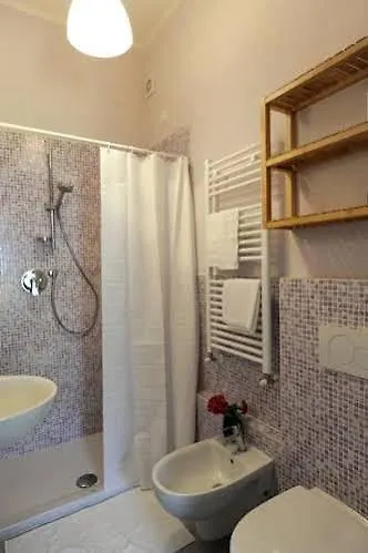 Tre Civette Sul Como Bed & Breakfast Marina di Massa